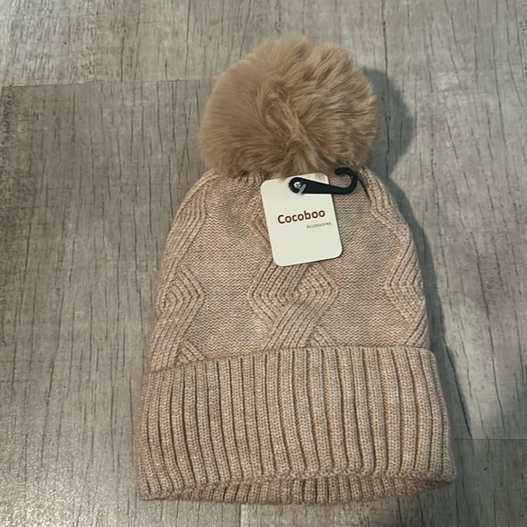 Tan toboggan very soft brand new - Picture 1 of 2